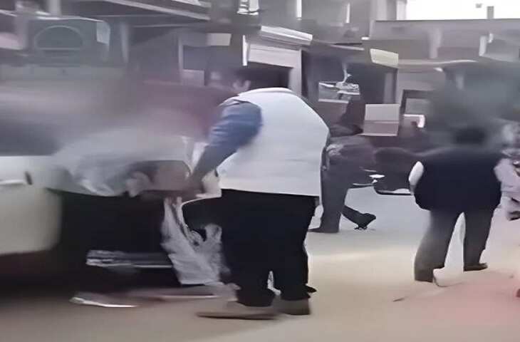 रीलबाजी में मौत को दावत! ट्रक के नीचे घुस गया शख्स, खतरनाक स्टंट का वीडियो वायरल होते ही यूजर्स भड़के