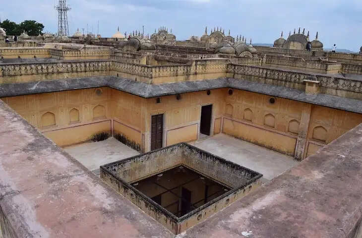 फिल्मों की की शूटिंग के लिए मशहूर Nahargarh Fort में मिल चुकी है कई लाशें, वीडियो में जानिए रात को आने वाली खौफनाक चीखों का राज़&nbsp;