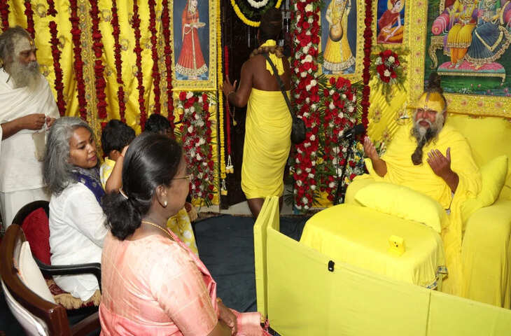 वृंदावन में राष्ट्रपति द्रौपदी मुर्मू की विशेष भेंट: प्रेमानंद महाराज के साथ मनुष्य जीवन के उद्धार पर की चर्चा