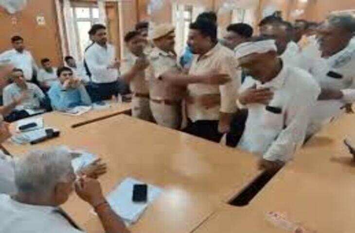 बीकानेर सड़क हादसे के बीच जनसुनवाई में गरमाई सियासत, वीडियो में देंखे ट्रॉमा सेंटर को लेकर विधायक और RLP नेता में तीखी बहस