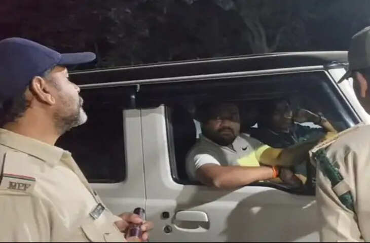 बीटीआर के ताला बैरियर पर वाहनों की चेकिंग, 50 से ज्यादा वाहन जांचे; पर्यटकों को रात में जंगल में न घूमने की सलाह