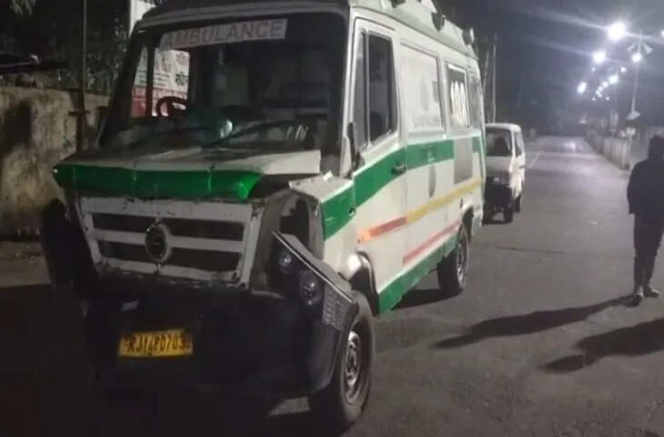 बांसवाड़ा में मरीज लेकर जा रही दो एंबुलेंसों में आमने-सामने टक्कर, सड़क पर मची अफरा-तफरी