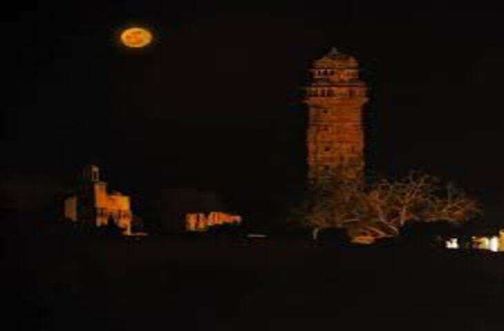 भूतिया अनुभव या मनोवैज्ञानिक भ्रम? वीडियो में जाने विजय स्तम्भ में रात में घटने वाली खौफनाक घटनाओं का सच