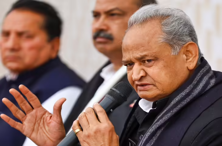 NEET UG 2026 विवाद पर सियासी बयान तेज, गहलोत का आरोप&mdash;भाजपा सरकार ने गड़बड़ी छिपाने की कोशिश की