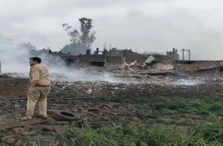 प्रयागराज-कौशांबी बॉर्डर पर पटाखा फैक्ट्री में भीषण विस्फोट, 8 बच्चों समेत 11 की मौत; रेलवे कर्मचारी का परिवार तबाह