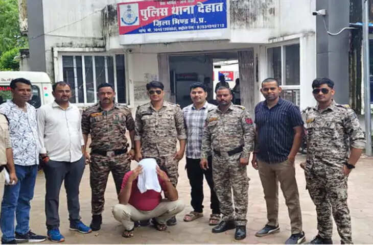 18 साल से फरार 10 हजार का इनामी आरोपी गिरफ्तार, थाने से 9 किमी दूर रह रहा था; पुलिस के फोन पर खुद पहुंचा
