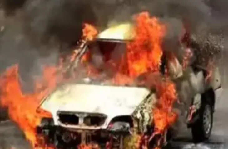 अलवर में दिल्ली&ndash;मुंबई एक्सप्रेस-वे पर भीषण हादसा, वीडियो में देखें पिकअप में आग लगने से तीन की मौके पर मौत