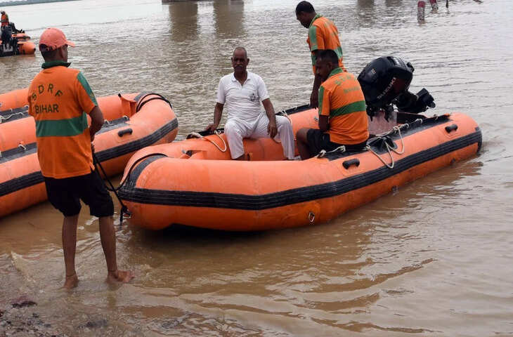 बिहार के वैशाली में मातम: गंगा में नाव डूबने से 13 लोगों की दर्दनाक मौत, आपदा के बीच मिसाल बनी 15 साल की बच्ची!