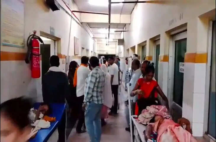 बांदा में भीषण सड़क हादसा: साइकिल सवार को टक्कर मारने के बाद ई-रिक्शा पर पलटा ट्रक, 6 की मौत; कई घायल