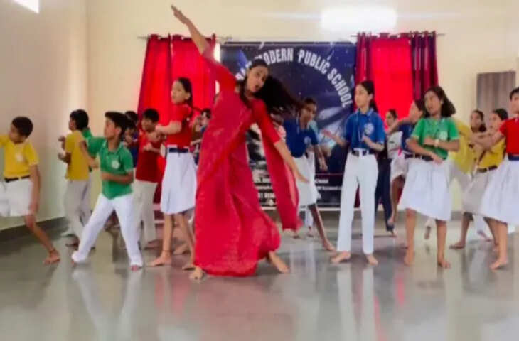 स्कूल ड्रेस पहने &lsquo;छोटी सी जान&rsquo; गाने पर बच्चों ने मैडम संग किया डांस, मस्ती भरे वीडियो ने जीता दिल!