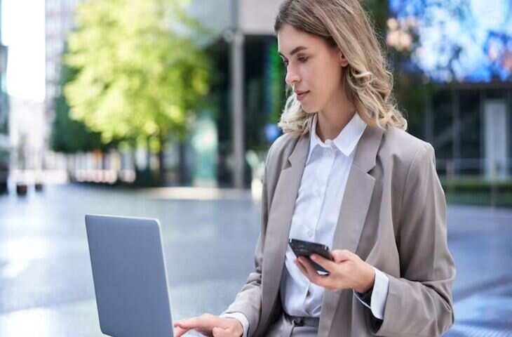 ईरान में फंसे हजारों भारतीय!&nbsp;बिगड़ते हालात के बीच दूतावास ने दी तुरंत देश छोड़ने की सलाह, हेल्पलाइन नंबर जारी&nbsp;