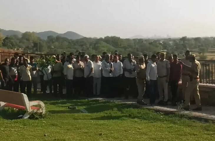 घर से गायब युवक का शव झील के पास मिलने से फैली सनसनी, हत्या की आशंका, परिजनों का शव लेने से इनकार