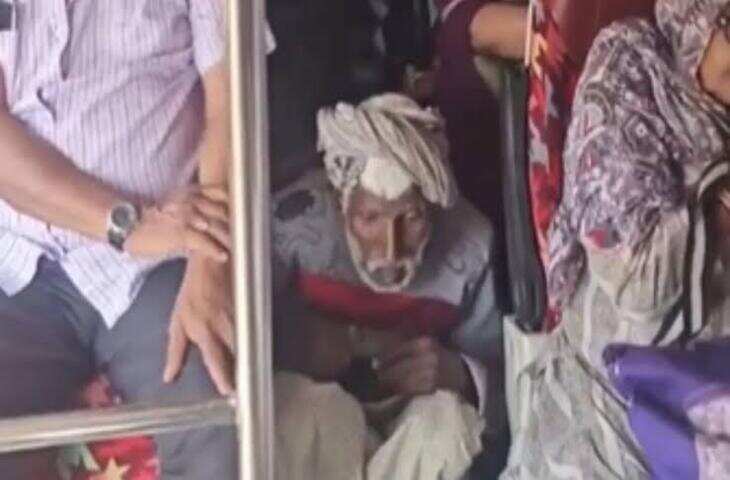 सीट विवाद में लड़के ने चुना बुजुर्ग का सम्मान, सोशल मीडिया पर छिड़ी बहस