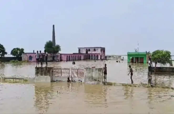 बिहार में बाढ़ के बीच शिक्षा विभाग का बड़ा फैसला, 13 जिलों के 5 हजार स्कूल डूबे; बच्चों की सुरक्षा पर उठे सवाल
