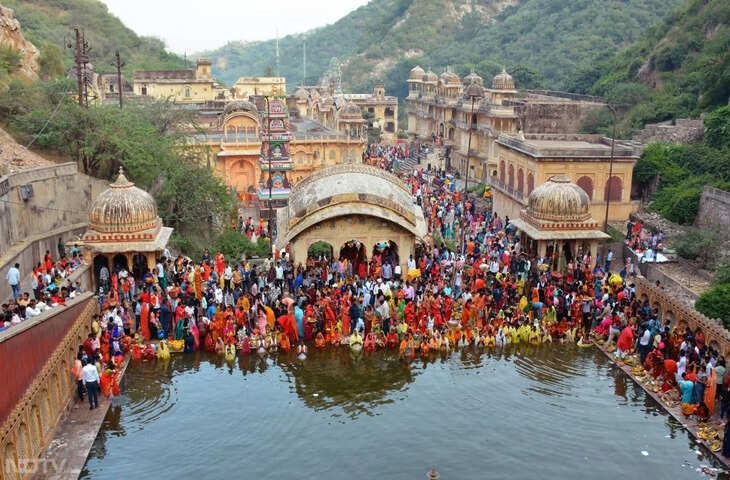 जयपुर से खाटूश्याम तक हजारों व्रतियों ने रखा निराहार-निर्जल व्रत, आस्था का अद्भुत उदाहरण