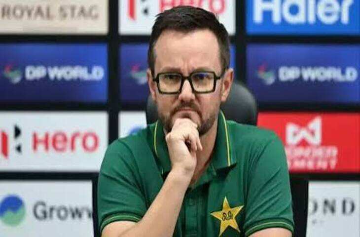 इंग्लैंड से 0-3 की हार के बाद PCB में बड़े बदलाव की तैयारी, वीडियो में जाने आकिब जावेद पर भी गिरेगी गाज?