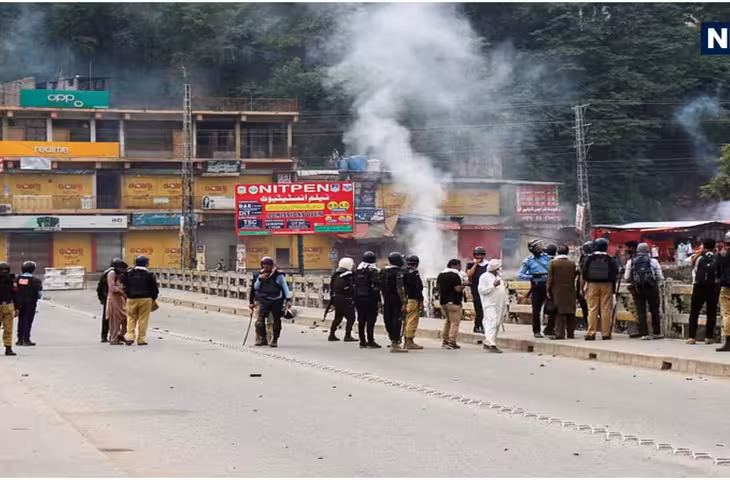 Pakistan Under Pressure: PoK में बवाल, कश्मीर में बढ़ी आतंकी गतिविधियां, क्या घरेलू संकट से ध्यान हटाने की कोशिश कर रहा है पाकिस्तान?