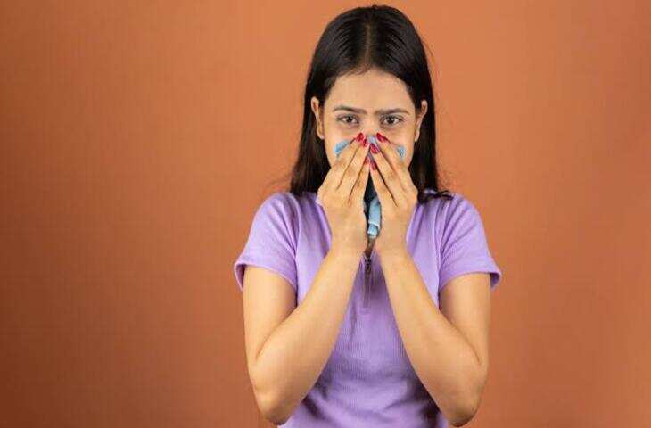 Health Tips: सुबह उठते ही क्यों आने लगती हैं लगातार छींकें? जानें इसके पीछे की वजह और राहत पाने के आसान उपाय