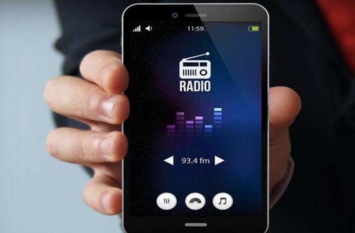 FM Radio in Smartphones: आखिर क्यों गायब हो गया मोबाइल का सबसे पसंदीदा फीचर? जानें इसके पीछे की पूरी कहानी