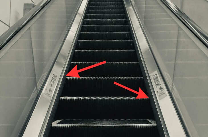 एस्केलेटर के किनारों पर लगे ब्रश क्यों होते हैं? जानिए इसके पीछे का अहम कारण