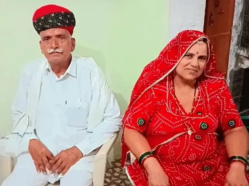 ट्रेलर ने स्कूटी सवार पति-पत्नी को कुचला, महिला की मौत; सेना के सूबेदार ने CPR देकर बुजुर्ग की बचाई जान
