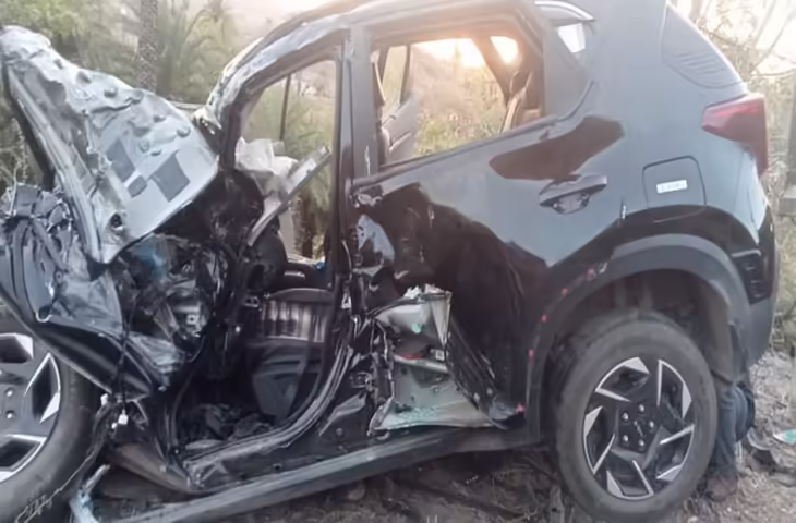 शादी की खरीदारी करके लौट रहे परिवार की कार को रोडवेज बस ने मारी टक्कर, महिला की मौत, नौ घायल