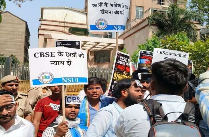 CBSE आंसरशीट विवाद पर शिक्षा मंत्रालय सख्त, वीडियो में जाने टेंडर प्रक्रिया की रिपोर्ट तलब; री-इवैल्यूएशन पोर्टल भी रहा ठप