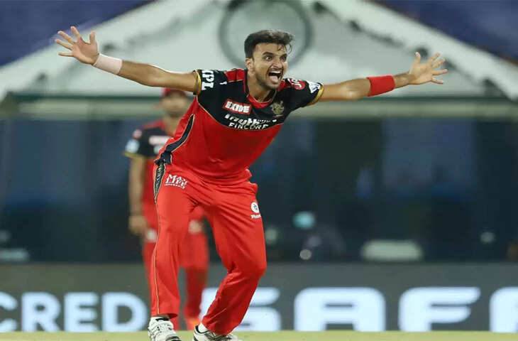 IPL 2022 अचानक तेज गेंदबाज Harshal Patel ने छोड़ा RCB का साथ, जानिए क्या है वजह