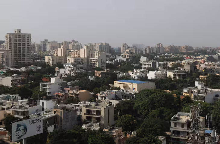 गुरुग्राम में अवैध निर्माण पर एक्शन, 80 मकान मालिकों को नोटिस; मांगा जवाब