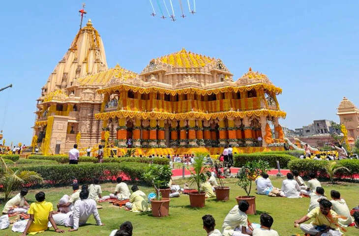 सोमनाथ मंदिर में ऐतिहासिक क्षण: 155 फीट शिखर कलश का भव्य कुंभाभिषेक, प्रधानमंत्री नरेंद्र मोदी ने किया अनुष्ठान