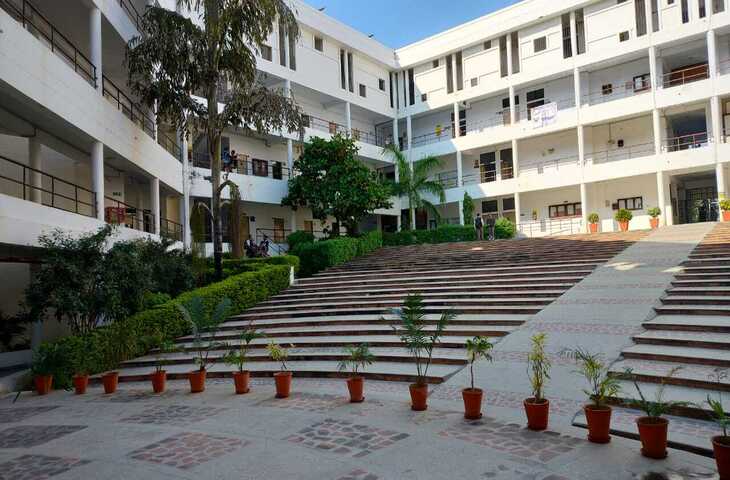 जयपुर के कॉलेज में बम धमकी, एक्सक्लूसिव फुटेज में देंखे कैंपस खाली कर सर्च ऑपरेशन शुरू