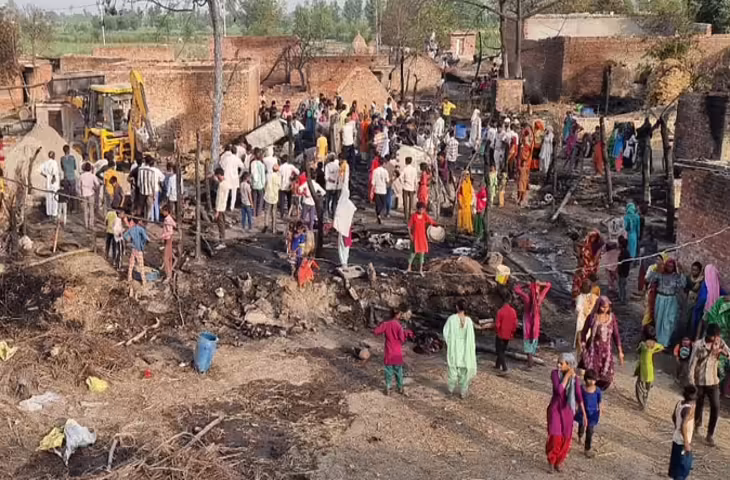 आदमपुर के गांव मलकपुर में भीषण अग्निकांड, 17 झोपड़ियां जलकर राख, आठ मवेशियों की मौत