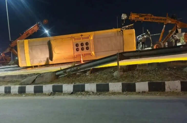 अजमेर में टेंपो पलटा, 10 महिलाएं घायल, वीडियो में देंखे अस्पताल में कराया गया उपचार