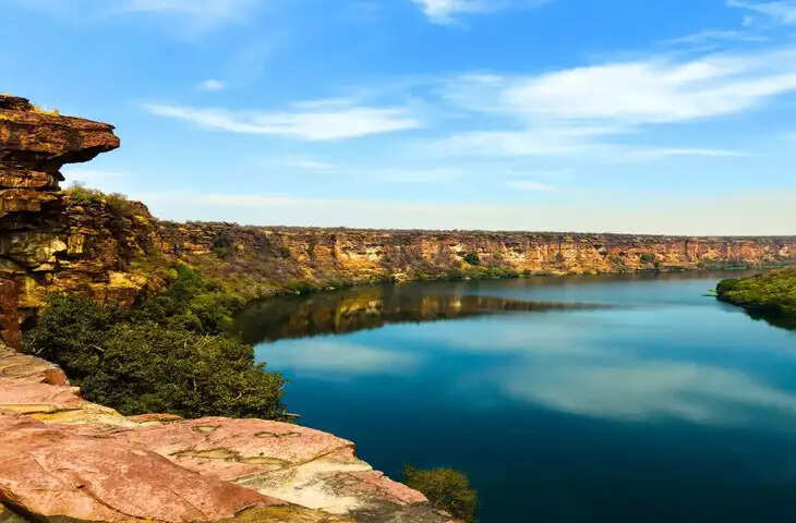 नदी या नरक का द्वार? चम्बल नदी का शापित किनारा जहां रात ढलते ही दिखती हैं भटकती आत्माएं, वीडियो में जाने खौफनाक सच 