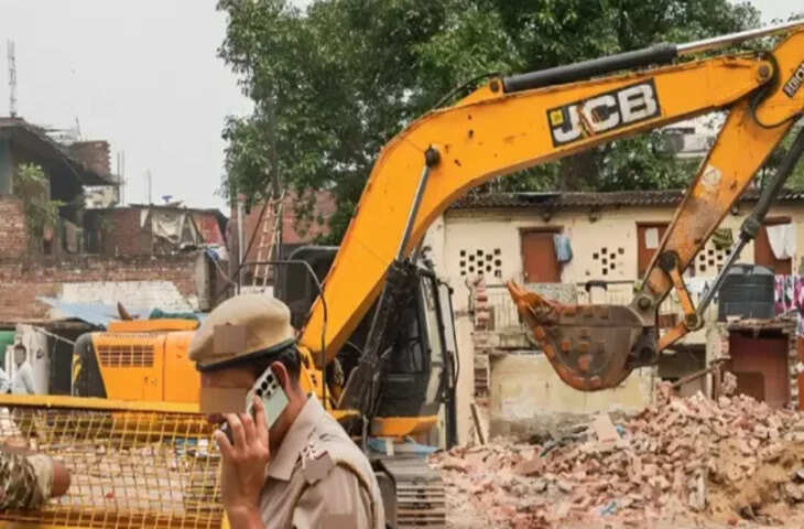 अवैध निर्माणों पर निगम का सख्त अभियान, तीन इमारतें सील