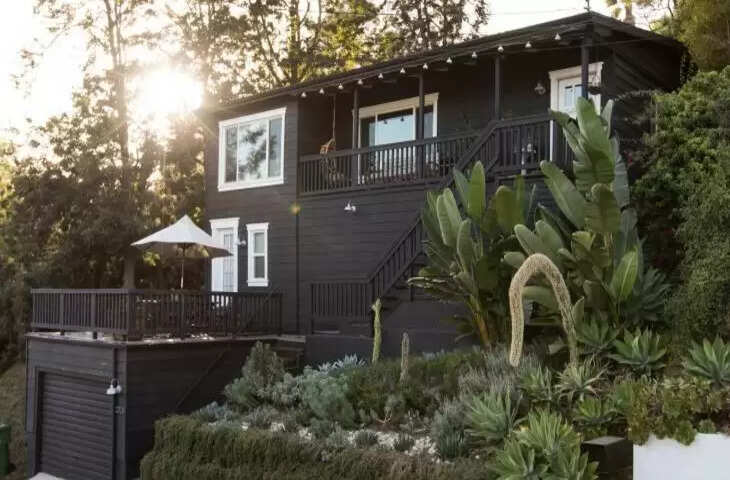 इस गांव में सिर्फ काले रंग से की जाती है घरों की रंगाई, हैरान कर देने वाली है वजह