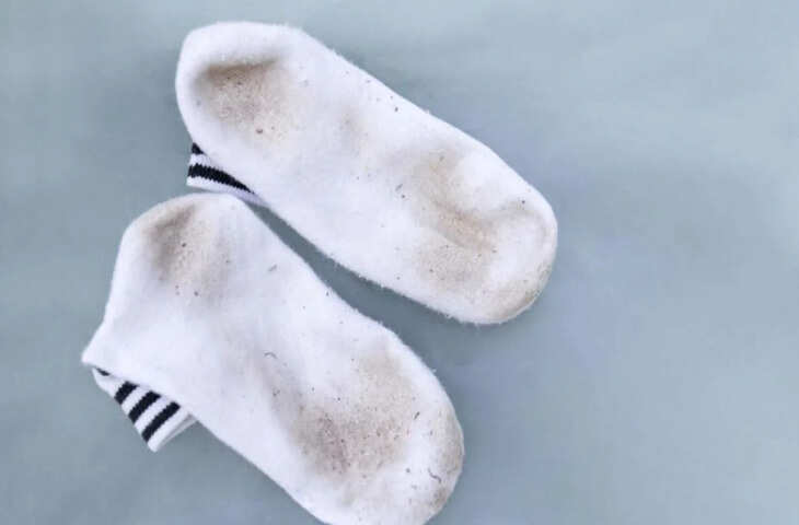 Socks Cleaning Tips: काले पड़ चुके मोजों को ऐसे करें साफ, बिना ज्यादा रगड़े निकल जाएगी गंदगी