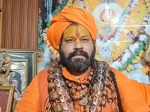 मछली भोज वाले बयान पर महंत राजू दास ने दी सफाई, बोले- निषाद समाज का अपमान करना मकसद नहीं था