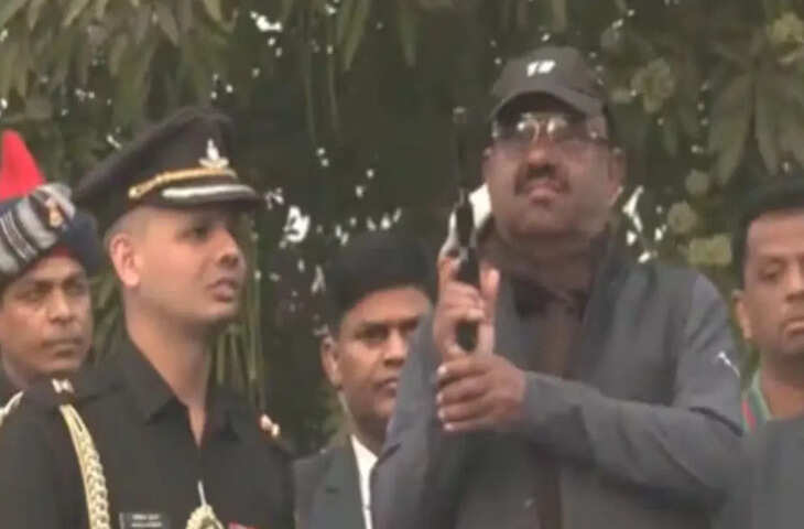 टल गया बड़ा हादसा&hellip; पश्चिम बंगाल के राज्यपाल ने इवेंट में ऐसे चलाई पिस्टल, हिल गए आस-पास के लोग