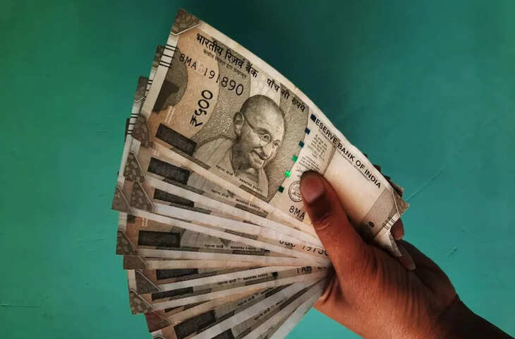 बैंक ग्राहकों के लिए बड़ा अपडेट, महीने में 4 बार से ज्यादा पैसे निकाले तो देना होगा चार्ज