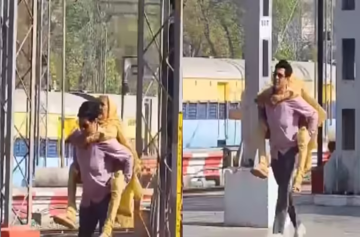 Viral Video: रेलवे स्टेशन पर दिखा भावुक कर देने वाला नजारा, बेटे ने मां को पीठ पर उठाकर किया सफर
