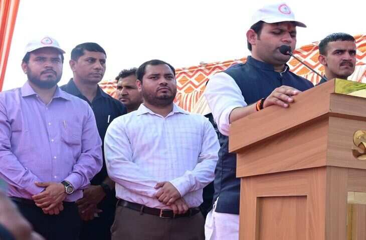 रेवाड़ी में 77वें गणतंत्र दिवस पर भव्य आयोजन, खेल मंत्री गौरव गौतम ने फहराया तिरंगा, परेड की ली सलामी