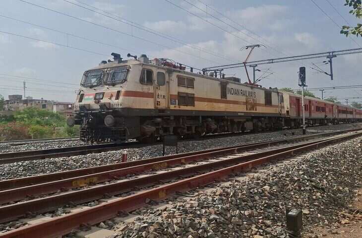 अजमेर मंडल में रेल संचालन प्रभावित, वीडियो में देखे ब्रिज कार्य के चलते 11 ट्रेनें प्रभावित; कई रद्द और मार्ग परिवर्तित