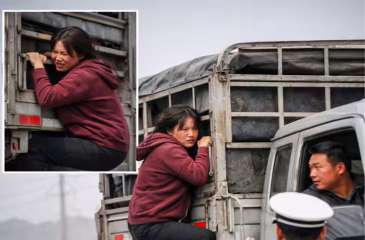 त्नी का खौफनाक कदम, शक की वजह से चलती ट्रक के पीछे लटककर पति का पीछा करती दिखी, वीडियो वायरल