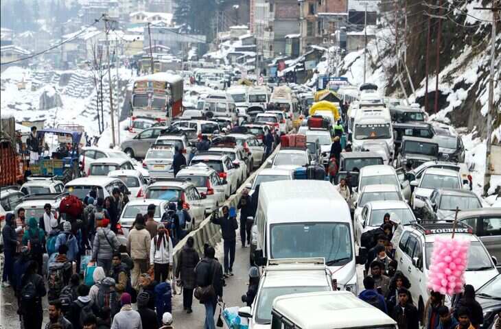 सर्दी और बर्फ से उत्तर भारत परेशान! मनाली में फंसे पर्यटक, राजस्थान समेत कई राज्यों में बारिश का अलर्ट&nbsp;