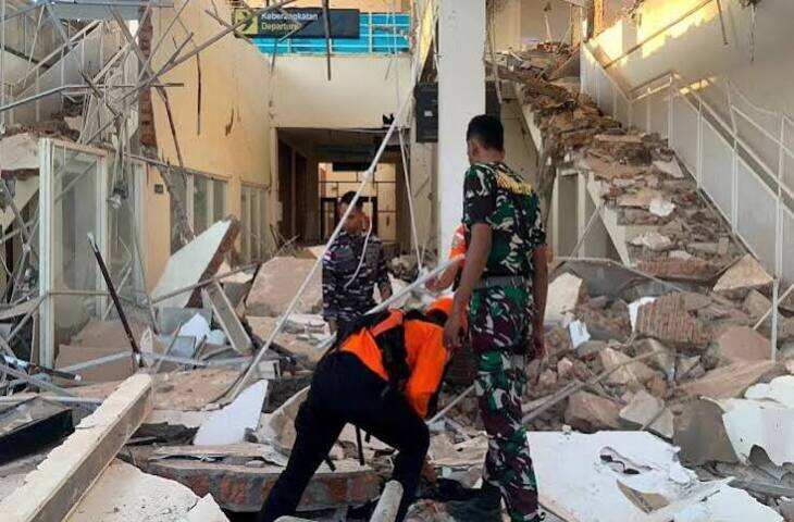 Indonesia Earthquake: इंडोनेशिया में 7.7 तीव्रता का शक्तिशाली भूकंप, 38 लोगों की मौत; हजारों लोग सुरक्षित स्थानों पर पहुंचे