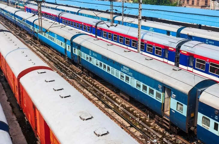 यात्रियों को बड़ा झटका! 2 साल तक के लिए बंद हुआ कानपुर-फर्रुखाबाद रेल रूट, थम जाएगी 50 से ज्यादा ट्रेनों की रफ्तार