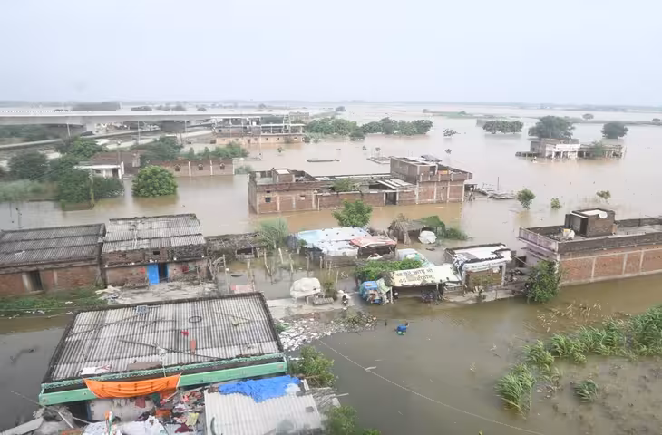 Patna Flood: खतरे के निशान से दो मीटर ऊपर गंगा, 15 परिवारों ने छोड़ा घर; 24 घंटे निगरानी के आदेश