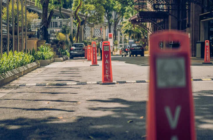 क्या आपने देखी है ये खास पार्किंग सेवा? जानिए नॉर्मल पार्किंग से कैसे है अलग