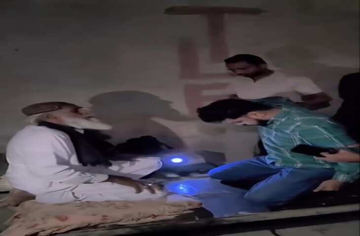 Viral Video: युवक के अजीब व्यवहार से मचा हड़कंप, मौलवी के पास ले जाते ही शुरू हुआ हंगामा; जानें वायरल दावे की पूरी कहानी